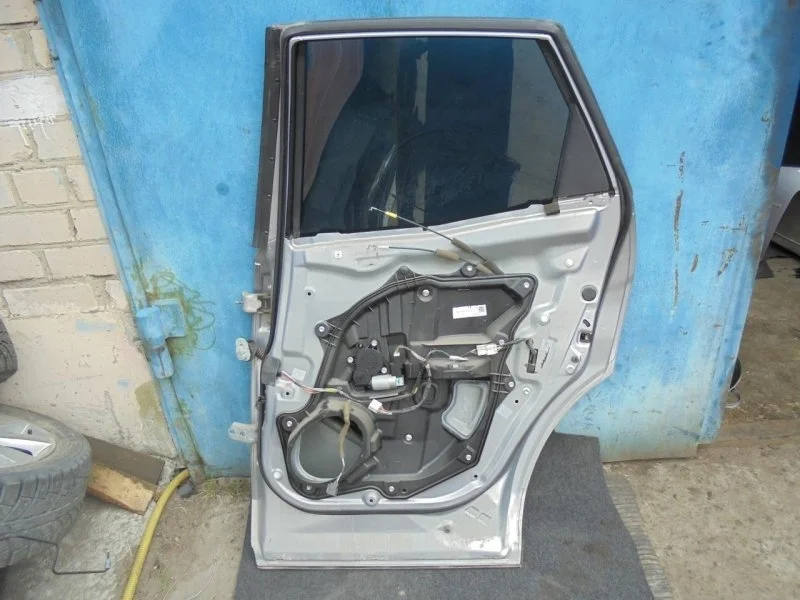 Петля Mazda CX-7 2007-2012 D46172210A ER, задняя правая