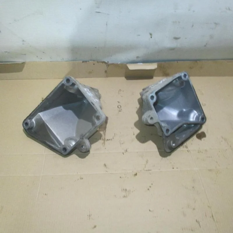 Кронштейн ДВС Mercedes E A2722231604 W211, передний правый