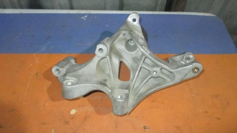 Кронштейн генератора Chery Fora A21 A113701118EA