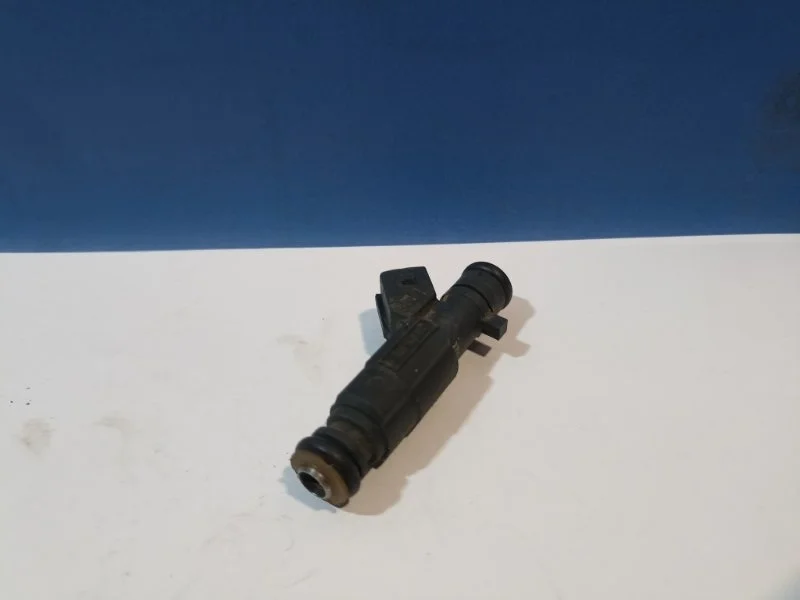 Форсунка топливная Chery Fora A21 A111121011