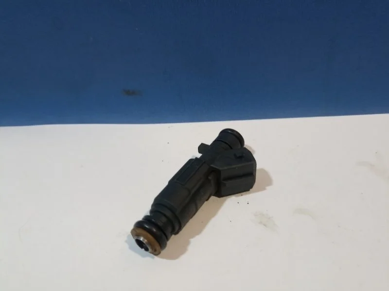 Форсунка топливная Chery Fora A21 A111121011