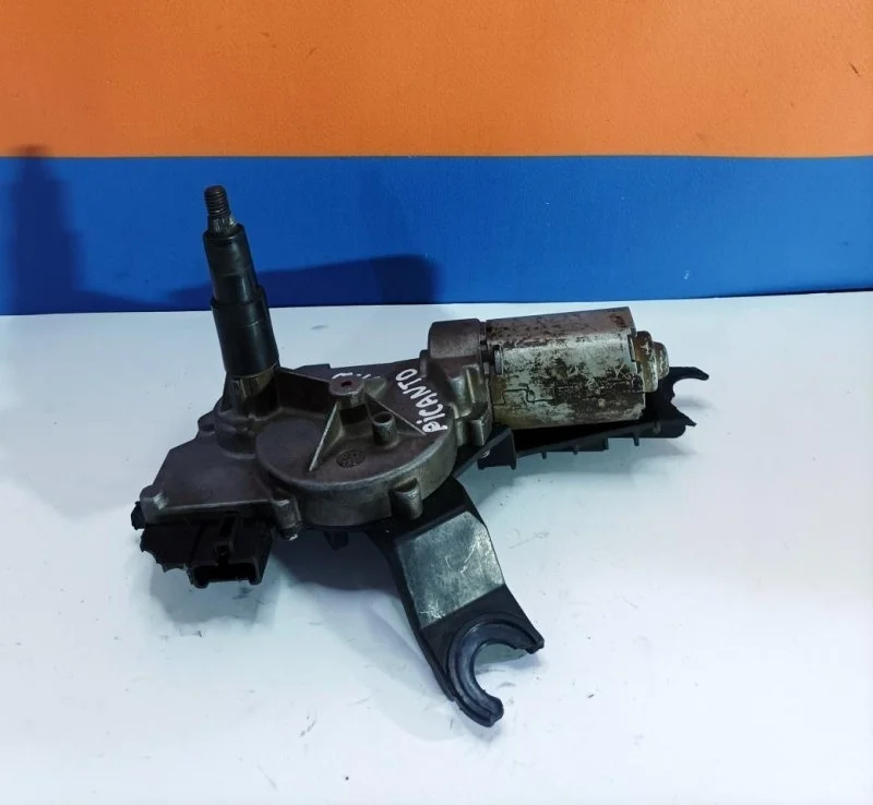 Моторчик стеклоочистителя Kia Picanto 2 2011-2017 987001Y000, задний