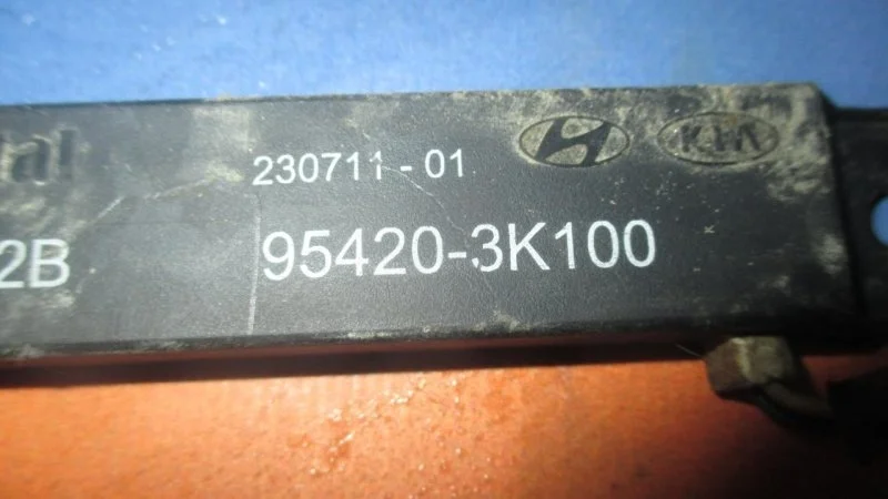 Антенна противоугонной системы Kia Picanto 2 2011-2017 954203K100