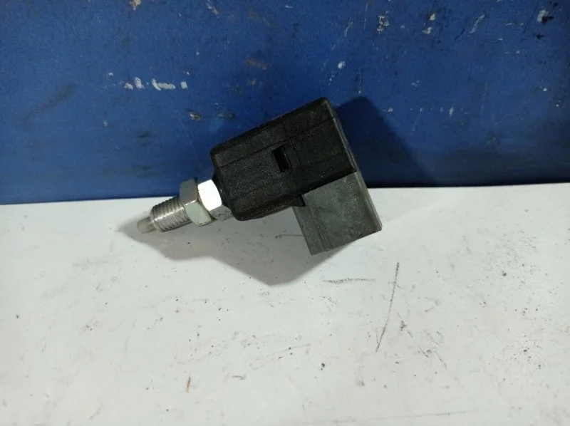 Датчик тормоза Kia Sorento 2 2009 - 2018 938103K000 XM 2.4 G4KE