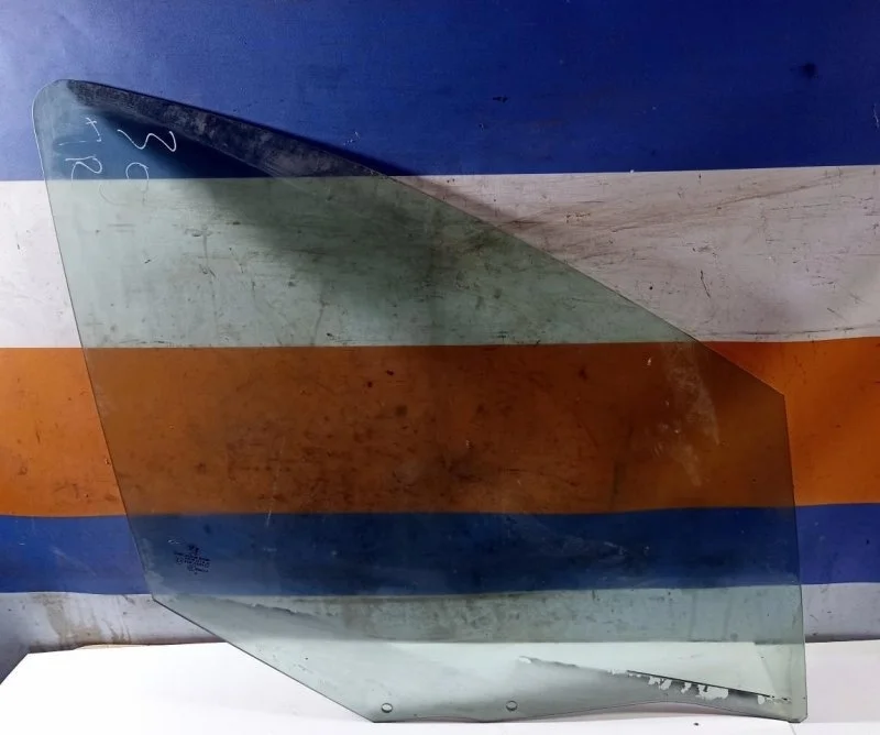 Стекло двери Peugeot 308 2007-2015 9202K5, переднее правое