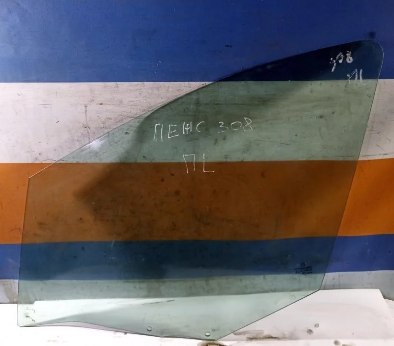 Стекло двери Peugeot 308 2007-2015 9201K8, переднее левое