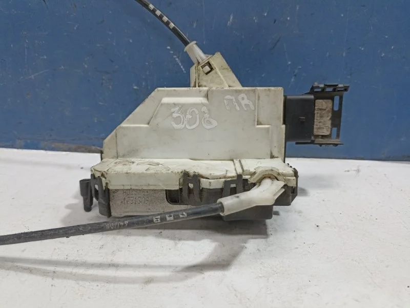 Замок двери Peugeot 308 2010 9136CR, передний правый