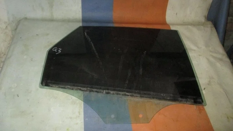 Стекло Audi Q3 8U0845206D 8UB, заднее правое