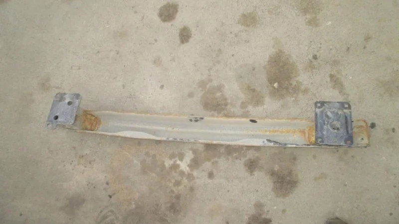 Усилитель бампера Audi Q3 8U0807309D 8UB, задний