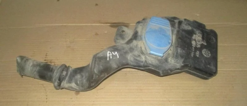 Горловина бачка омывателя Audi A4 2007-2015 8T1955463B B8