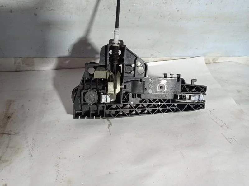 Ручка наружная Audi A4 2007-2015 8T0837205AGRU B8, передняя правая