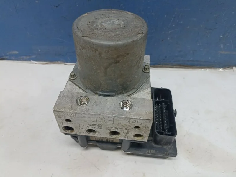 Блок ABS Audi Q5 2009 8R0614517AJ 8R 2.0D CAHA