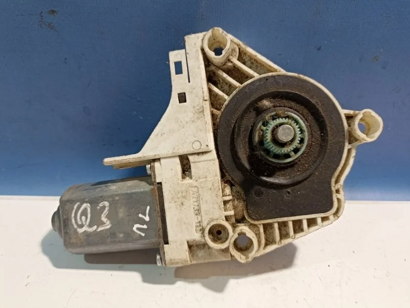 Моторчик стеклоподъемника Audi Q3 8K0959801B 8UB, передний левый