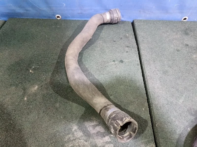 Патрубок радиатора Audi A4 2007-2015 8K0121101M B8