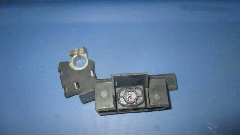 Клемма АКБ плюс Audi Q5 2008-2017 8J0915459 8R