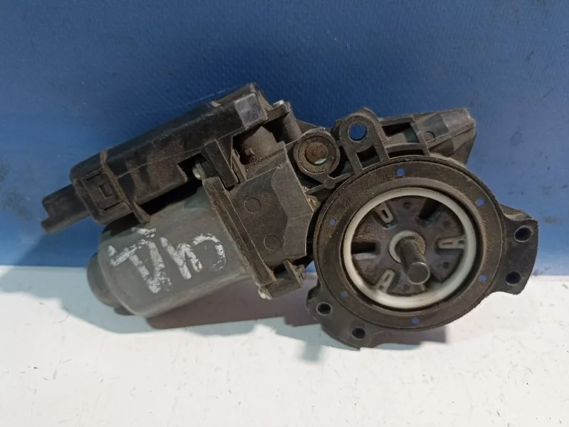 Моторчик стеклоподъемника Kia Ceed 2 2012-2018 824601H010 JD, передний правый
