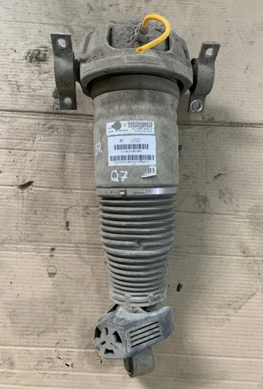 Стойка пневматическая Audi Q7 2005 - 2015 7L8616020C, задняя