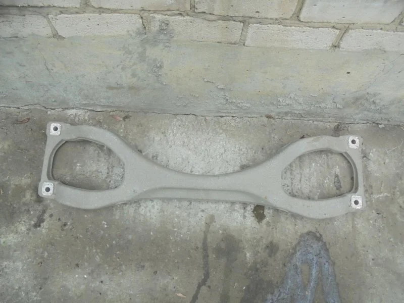 Кронштейн Audi Q7 2005 - 2015 7L8512369, задний