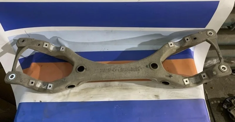 Подрамник Audi Q7 2005 - 2015 7L8512369, задний