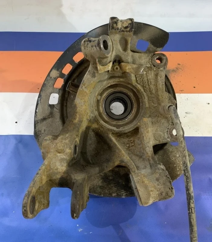 Кулак Audi Q7 2005 - 2015 7L8505435, задний левый