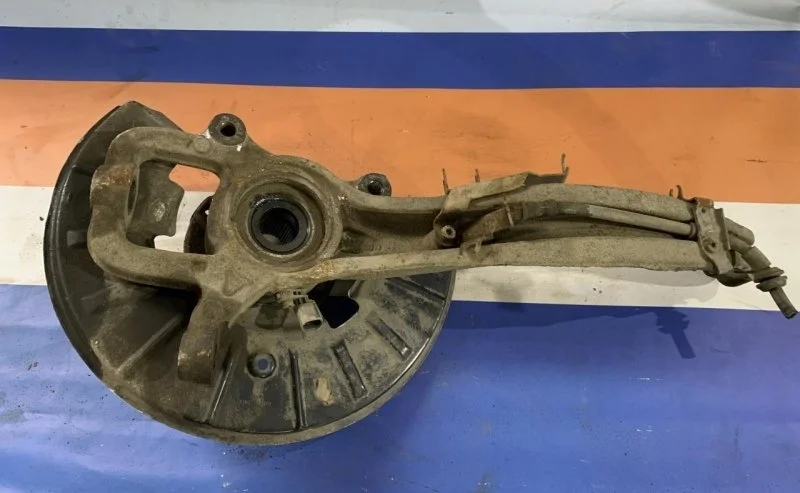 Кулак поворотный Audi Q7 2005 - 2015 7L8407258A, передний правый