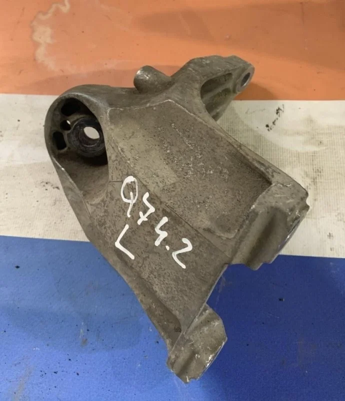Кронштейн двигателя Audi Q7 2005 - 2015 7L8199308A 4.2 BAR