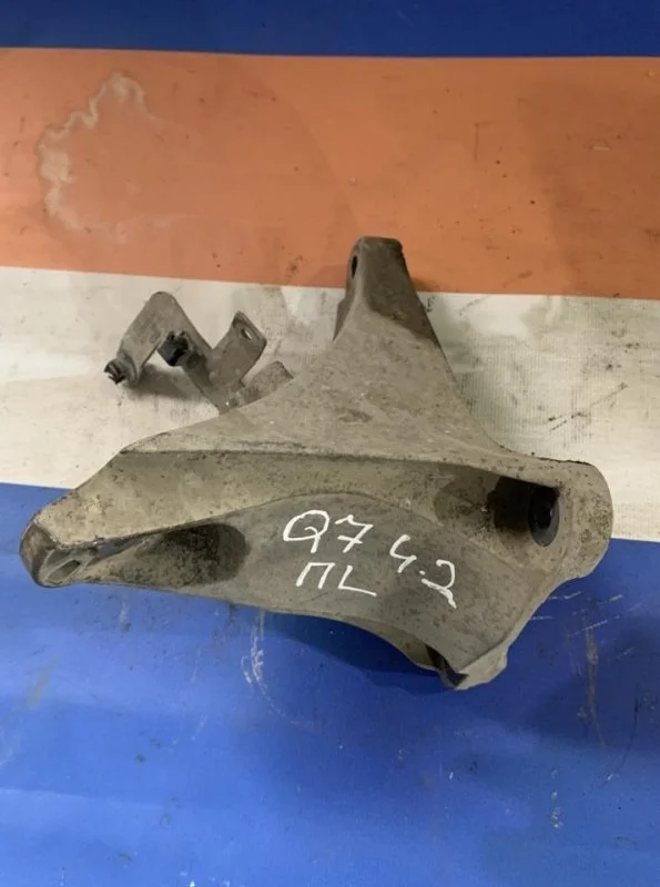 Кронштейн двигателя Audi Q7 2005 - 2015 7L8199307D 4.2 BAR