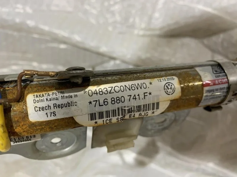 Шторка безопасности Volkswagen Touareg 1 2002 - 2010 7L6880741F 7L, левая