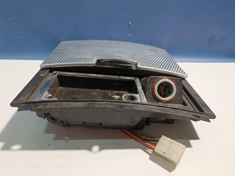 Пепельница с прикуривателем Volkswagen Touareg 1 2002 - 2010 7L6857961B 7L