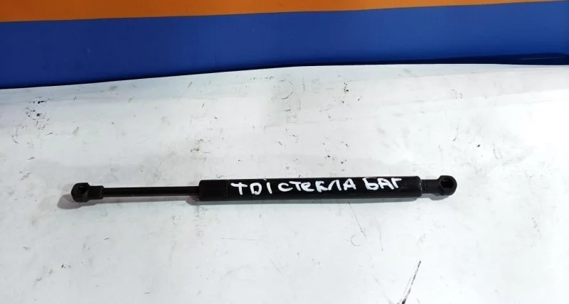 Амортизатор стекла багажника Volkswagen Touareg 1 2002 - 2010 7L6845587A 7L