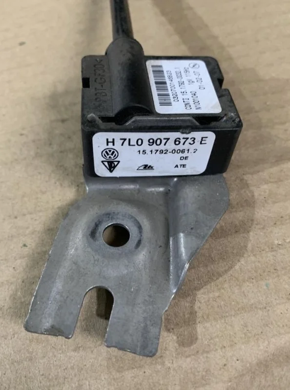 Датчик ускорения Audi Q7 2005 - 2015 7L0907673E