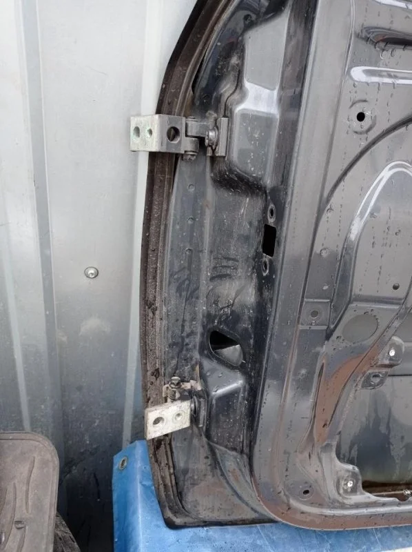 Петля Skoda Octavia A5 2004-2013 6Y0831412D 1Z, передняя правая