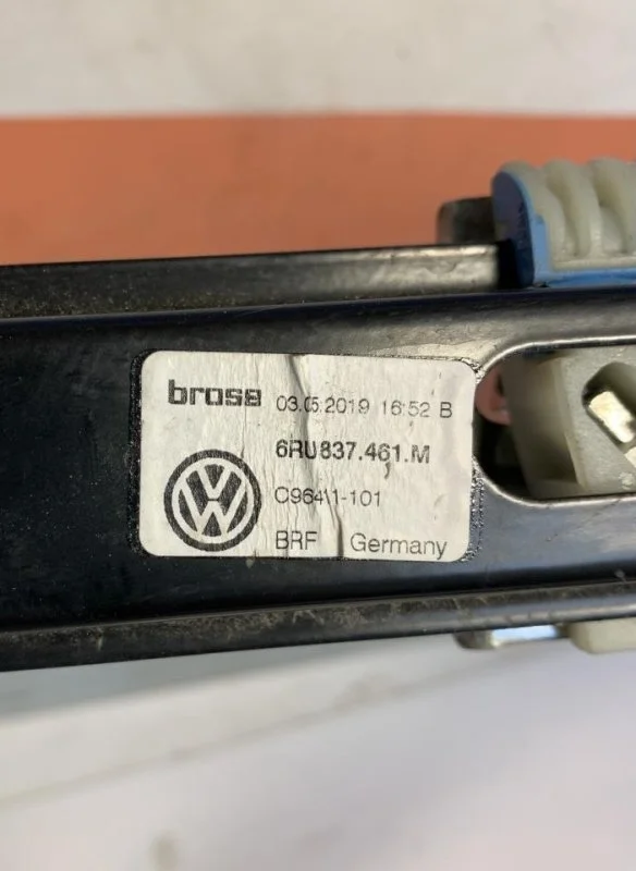 Стеклоподъемник Volkswagen Polo Sedan 2011-2020 6RU837461M, передний левый
