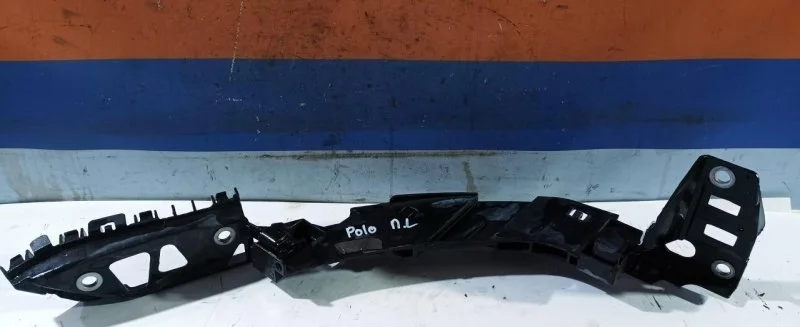 Кронштейн бампера под фару Volkswagen Polo Sedan 2011-2020 6RU805071A, левый