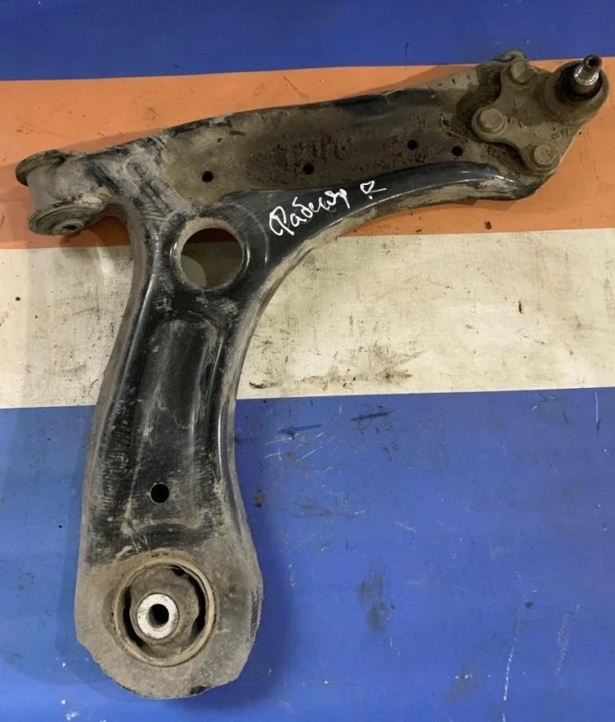 Рычаг подвески Skoda Fabia Ii 2006 - 2014 6R0407152E, передний правый