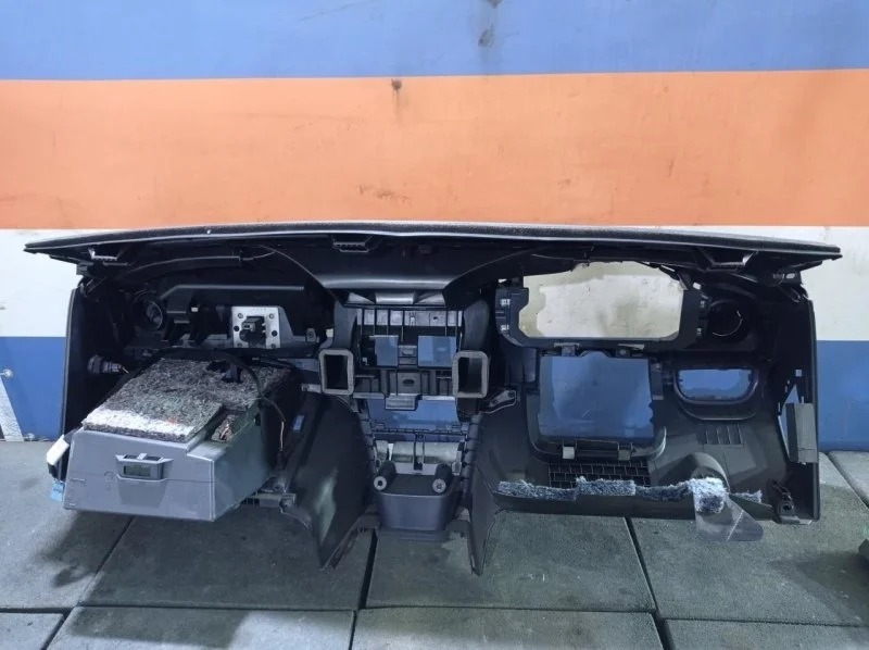 Торпедо Renault Sandero 2 с 2014- 681007556R