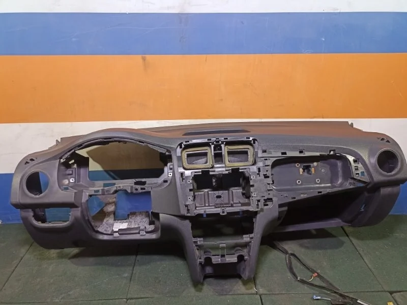 Торпедо Renault Sandero 2 с 2014- 681007556R