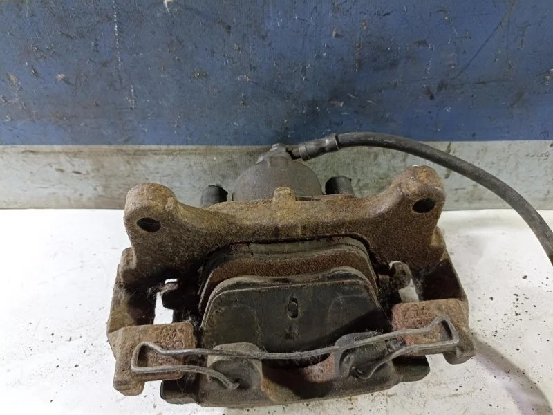 Суппорт тормозной Audi Q3 5N0615124 8UB, передний правый