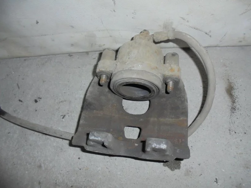 Суппорт тормозной Audi Q3 5N0615124 8UB, передний правый