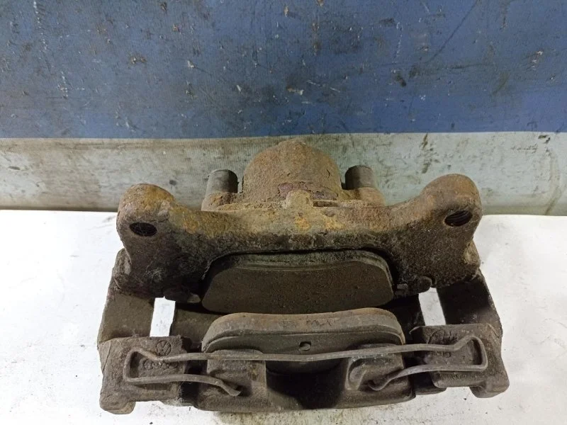 Суппорт тормозной Volkswagen Tiguan 2007 - 2017 5N0615124, передний правый