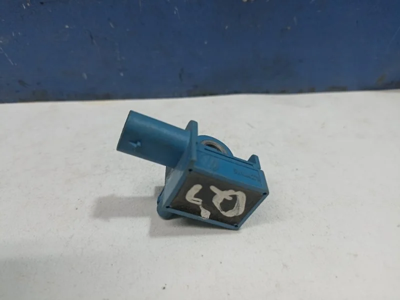 Датчик удара Audi Q3 5K0959351A 8UB, передний