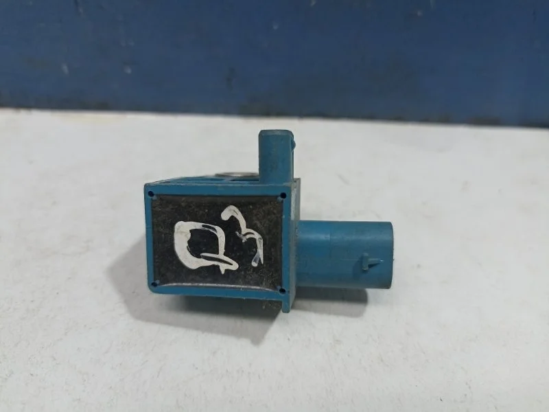 Датчик удара Audi Q3 5K0959351A 8UB, передний