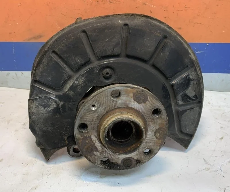 Кулак поворотный Volkswagen Jetta 6 2014 5C0407256 5C6 1.4 CAXA, передний правый