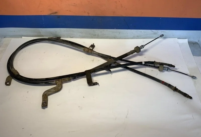 Тросики ручника Kia Rio 3 597601R300