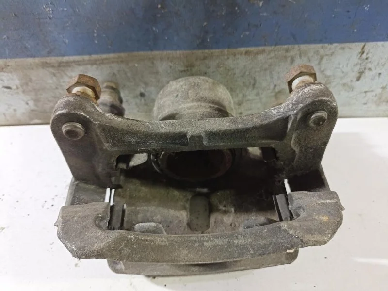 Суппорт тормозной Kia Picanto 2 2011-2017 581101Y300, передний левый