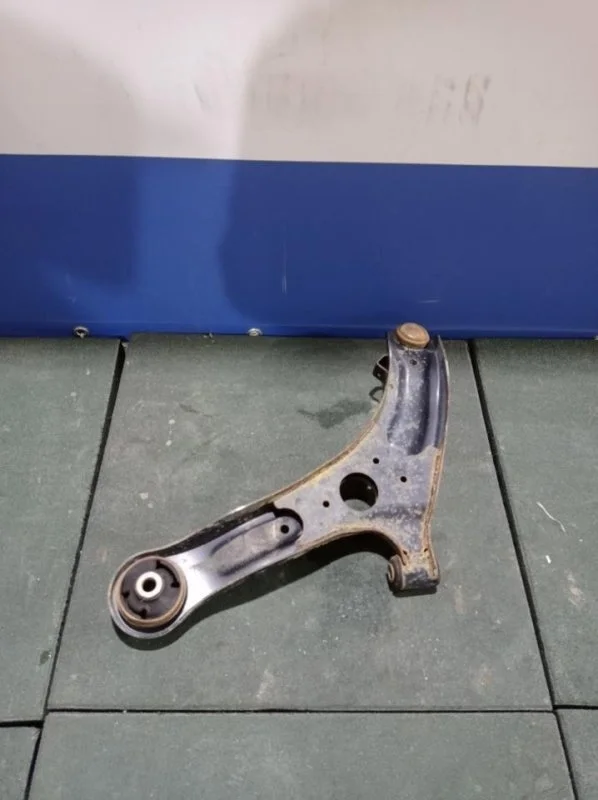 Рычаг подвески Kia Picanto 2 2011-2017 545011Y100, передний правый