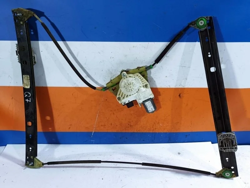 Стеклоподъемник Audi Q7 2005 - 2015 4L0959802B, задний