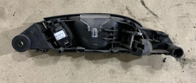 Ручка двери внутренняя Audi Q7 2005 - 2015 4L0837019AH77, передняя