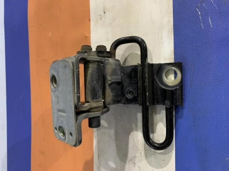 Петля двери Audi Q7 2005 - 2015 4L0833411A, задняя