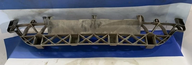 Кронштейн бампера центр Audi Q7 2005 - 2015 4L0807329, задний